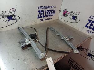 Usagé Mécanique vitre 4portes avant droite Mitsubishi Colt (Z2/Z3) 1.3 16V Prix € 36,75 Règlement à la marge proposé par Zelissen V.O.F. autodemontage