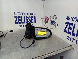 Usagé Rétroviseur extérieur droit Opel Zafira (F75) 1.6 16V Prix € 31,50 Règlement à la marge proposé par Zelissen V.O.F. autodemontage