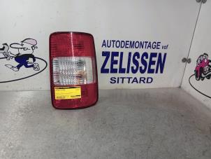 Usagé Feu arrière secondaire droit Volkswagen Caddy III (2KA,2KH,2CA,2CH) 2.0 SDI Prix € 31,50 Règlement à la marge proposé par Zelissen V.O.F. autodemontage