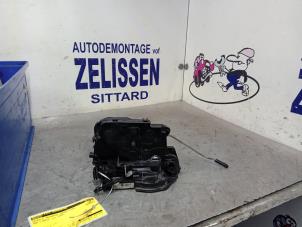 Usagé Serrure portière mécanique 2portes gauche BMW 1 serie (E88) Prix € 47,25 Règlement à la marge proposé par Zelissen V.O.F. autodemontage