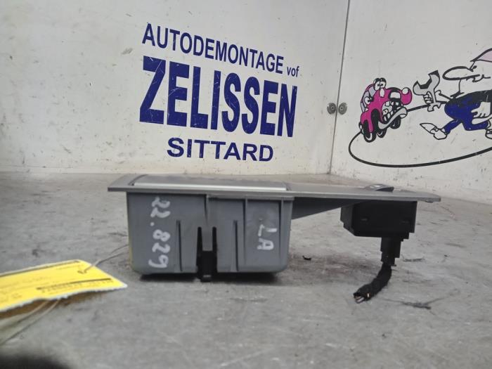 Usados Interruptor de ventanilla eléctrica BMW 7 serie (E65/E66/E67) 730d,Ld 3.0 24V Precio € 26,25 Norma de margen ofrecido por Zelissen V.O.F. autodemontage