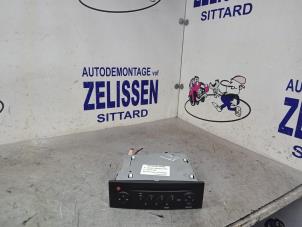 Używane Radioodtwarzacz CD Renault Megane II Grandtour (KM) 1.6 16V Cena € 78,75 Procedura marży oferowane przez Zelissen V.O.F. autodemontage