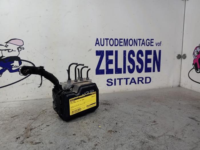 Używane Pompa ABS Alfa Romeo 159 Sportwagon (939BX) 1.9 JTDm Cena € 152,25 Procedura marży oferowane przez Zelissen V.O.F. autodemontage