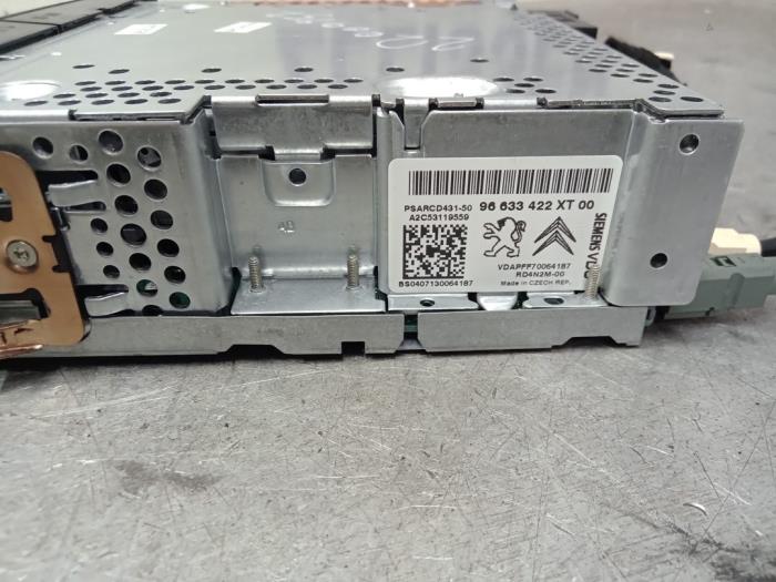 Radio CD player from a Peugeot 207 CC (WB) 1.6 16V 2007