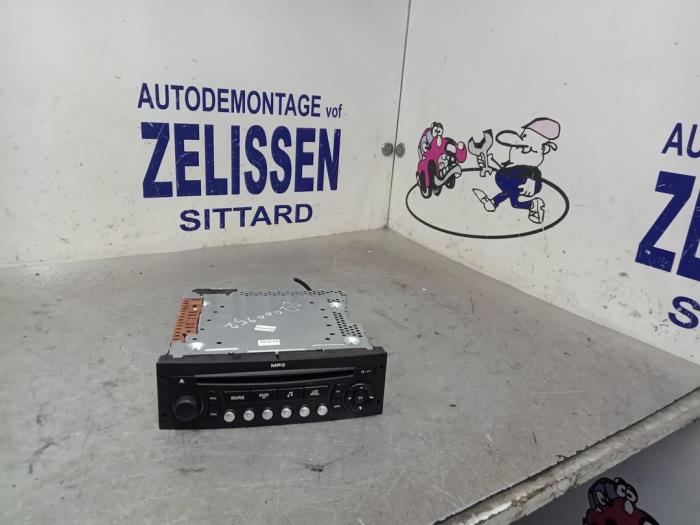 Radio CD Spieler van een Peugeot 207 CC (WB) 1.6 16V 2007