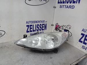Używane Reflektor lewy Peugeot 307 Cena € 36,75 Procedura marży oferowane przez Zelissen V.O.F. autodemontage