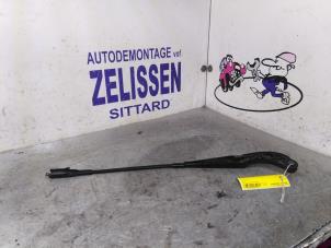 Used Front wiper arm Mercedes A (W169) 2.0 A-180 CDI 16V 5-Drs. Price € 15,75 Margin scheme offered by Zelissen V.O.F. autodemontage