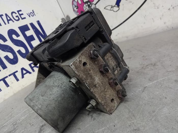 Usagé Pompe ABS Mercedes Sprinter 3,5t (906.63) 315 CDI 16V Prix € 236,25 Règlement à la marge proposé par Zelissen V.O.F. autodemontage