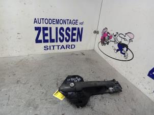 Usagé Poignée de porte avant gauche Mercedes Sprinter 3,5t (906.63) 315 CDI 16V Prix € 26,25 Règlement à la marge proposé par Zelissen V.O.F. autodemontage