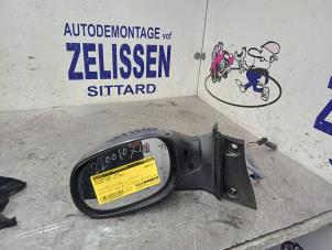 Usagé Rétroviseur extérieur gauche Peugeot 1007 (KM) 1.4 16V Prix € 31,50 Règlement à la marge proposé par Zelissen V.O.F. autodemontage