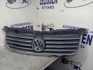 Used Grille Volkswagen Passat (3B3) 2.0 20V Price € 52,50 Margin scheme offered by Zelissen V.O.F. autodemontage