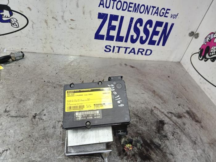 Begagnade ABS-pump Mercedes C (W203) 2.2 C-200 CDI 16V Pris € 173,25 Marginaltabell erbjuds av Zelissen V.O.F. autodemontage