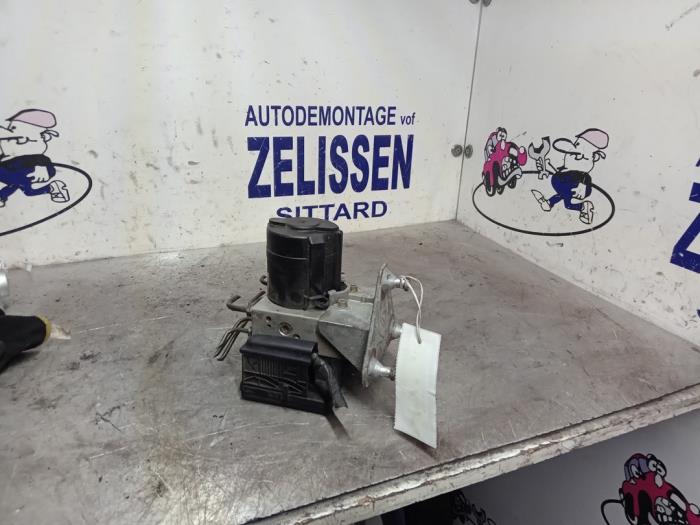 Używane Pompa ABS Mercedes CLK (C208) 3.2 320 V6 18V Cena € 99,75 Procedura marży oferowane przez Zelissen V.O.F. autodemontage