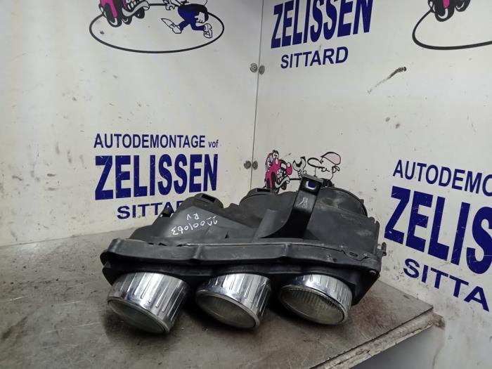 Używane Reflektor prawy Alfa Romeo 159 (939AX) 1.9 JTS 16V Cena € 99,75 Procedura marży oferowane przez Zelissen V.O.F. autodemontage