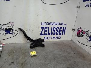 Used Accelerator pedal Mitsubishi Colt (Z2/Z3) 1.3 16V Price € 42,00 Margin scheme offered by Zelissen V.O.F. autodemontage