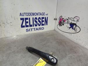 Gebrauchte Türgriff 4-türig links vorne Mazda 2 (NB/NC/ND/NE) 1.4 CiTD Preis € 15,75 Margenregelung angeboten von Zelissen V.O.F. autodemontage