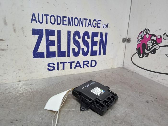 Używane Modul Comfort Mercedes A (W169) 1.5 A-150 3-Drs. Cena € 47,25 Procedura marży oferowane przez Zelissen V.O.F. autodemontage