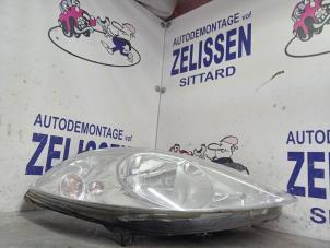 Used Headlight, right Mercedes A (W169) 1.5 A-150 3-Drs. Price € 52,50 Margin scheme offered by Zelissen V.O.F. autodemontage