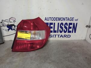 Usagé Feu arrière droit BMW 1 serie (E87/87N) 116i 1.6 16V Prix € 47,25 Règlement à la marge proposé par Zelissen V.O.F. autodemontage