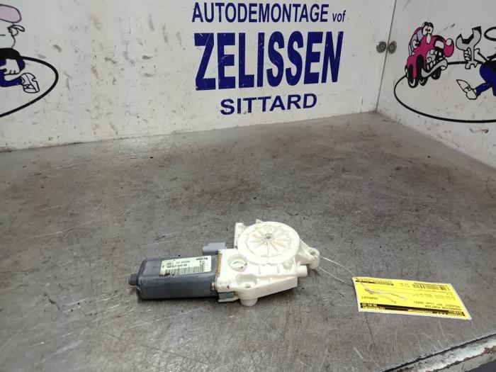 Usados Motor de ventanilla de puerta Peugeot 307 (3A/C/D) 2.0 16V Precio € 26,25 Norma de margen ofrecido por Zelissen V.O.F. autodemontage