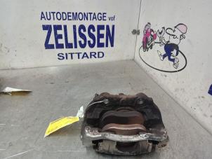 Usagé Etrier de frein avant gauche Peugeot 207 CC (WB) 1.6 16V Prix € 36,75 Règlement à la marge proposé par Zelissen V.O.F. autodemontage