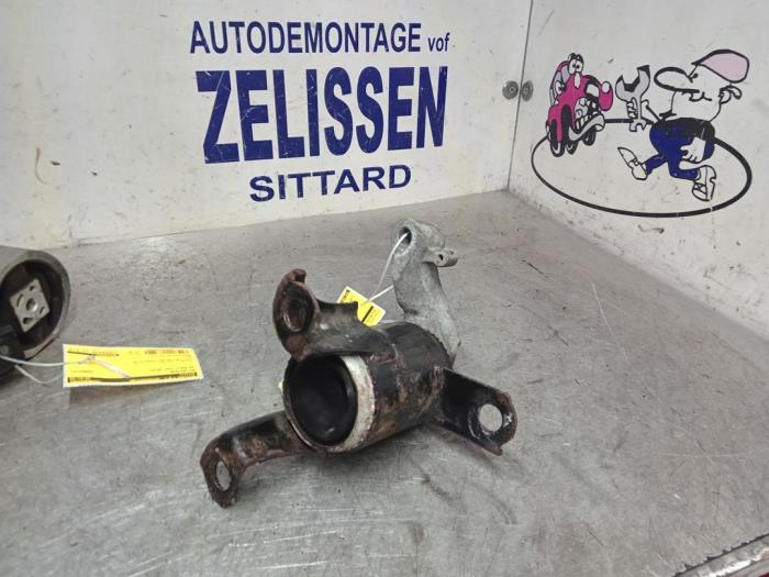 Used Engine mount Ford Fiesta 6 (JA8) 1.25 16V Price € 26,25 Margin scheme offered by Zelissen V.O.F. autodemontage