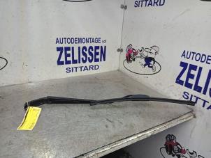 Usagé Bras essuie-glace avant Suzuki Swift (ZA/ZC/ZD) 1.6 Sport VVT 16V Prix € 15,75 Règlement à la marge proposé par Zelissen V.O.F. autodemontage