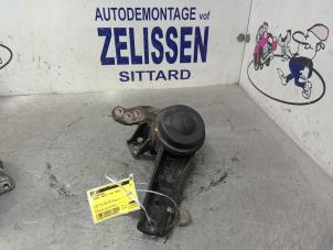 Używane Wspornik silnika Suzuki Swift (ZA/ZC/ZD) 1.6 Sport VVT 16V Cena € 31,50 Procedura marży oferowane przez Zelissen V.O.F. autodemontage
