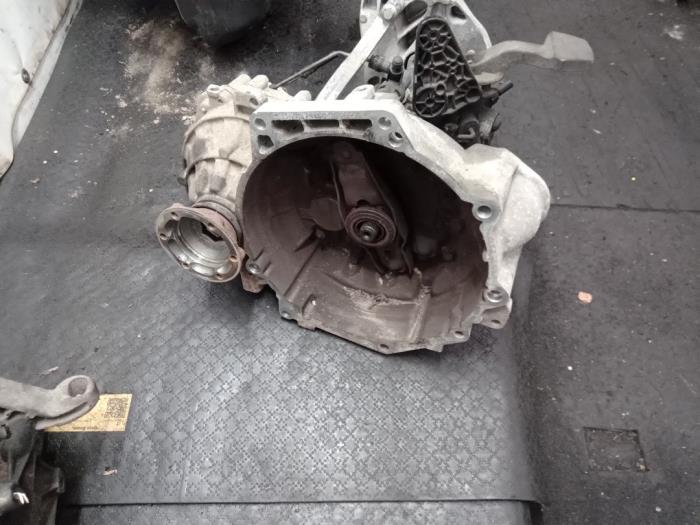 Gearbox Volkswagen Caddy III 1.9 TDI BLS JCS