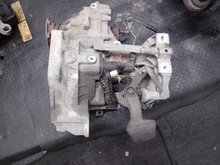 Gearbox Volkswagen Caddy III 1.9 TDI BLS JCS