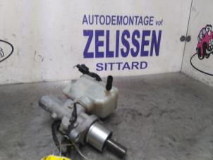 Używane Glówny cylinder hamulcowy Volkswagen Caddy III (2KA,2KH,2CA,2CH) 1.9 TDI Cena € 42,00 Procedura marży oferowane przez Zelissen V.O.F. autodemontage
