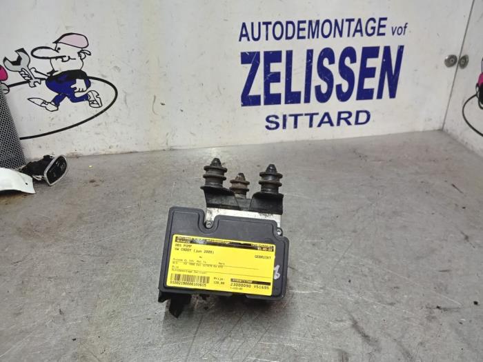 Usagé Pompe ABS Volkswagen Caddy III (2KA,2KH,2CA,2CH) 1.9 TDI Prix € 131,25 Règlement à la marge proposé par Zelissen V.O.F. autodemontage