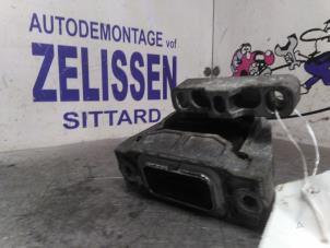 Used Engine mount Volkswagen Caddy III (2KA,2KH,2CA,2CH) 1.9 TDI Price € 31,50 Margin scheme offered by Zelissen V.O.F. autodemontage
