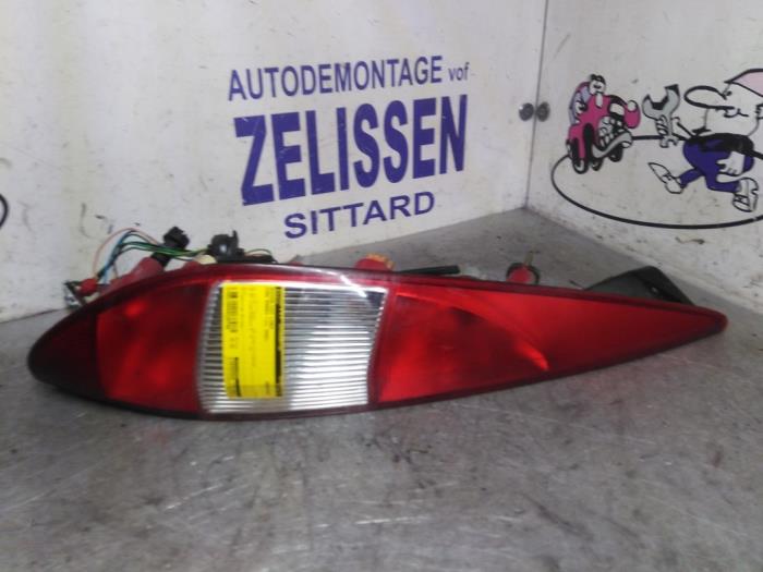 Taillight, left from a Ford Mondeo III Wagon 2.0 16V 2002