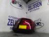 Feu arrière secondaire droit d'un Peugeot 108, 2014 1.0 12V, Berline avec hayon arrière, Essence, 998cc, 51kW (69pk), FWD, 1KRFE; CFB, 2014-05, PSCFB 2017