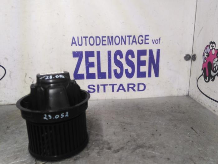 Heating and ventilation fan motor from a Peugeot 207/207+ (WA/WC/WM) 1.4 16V 2007