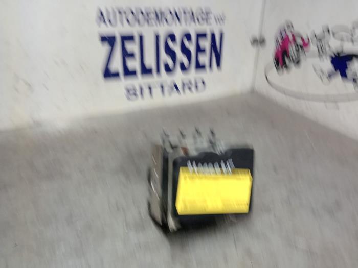 Begagnade ABS-pump Fiat Grande Punto (199) 1.4 16V Pris € 131,25 Marginaltabell erbjuds av Zelissen V.O.F. autodemontage