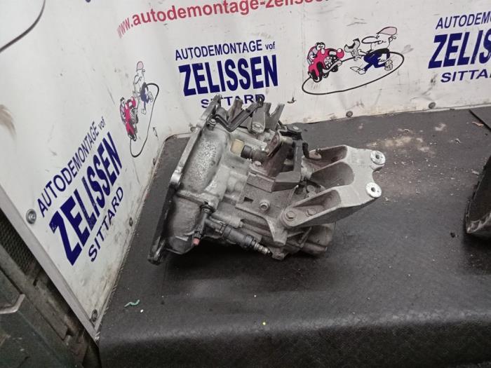 Usagé Boîte de vitesse Opel Karl 1.0 12V Prix € 393,75 Règlement à la marge proposé par Zelissen V.O.F. autodemontage