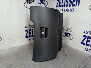 Używane Schowek w desce rozdzielczej Peugeot 207/207+ (WA/WC/WM) 1.4 16V Cena € 42,00 Procedura marży oferowane przez Zelissen V.O.F. autodemontage