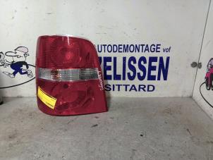 Usagé Feu arrière gauche Volkswagen Touran (1T1/T2) 1.6 FSI 16V Prix € 42,00 Règlement à la marge proposé par Zelissen V.O.F. autodemontage