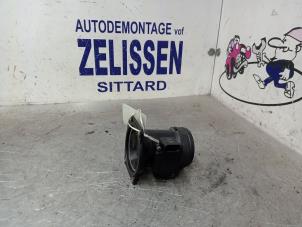 Usados Medidor de masa de aire Volkswagen Golf IV (1J1) 1.6 Precio € 36,75 Norma de margen ofrecido por Zelissen V.O.F. autodemontage