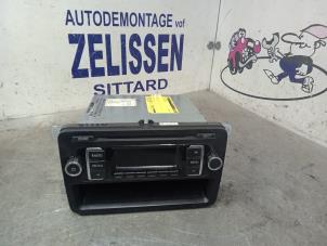 Used Radio CD player Volkswagen Polo V (6R) 1.2 12V BlueMotion Technology Price € 78,75 Margin scheme offered by Zelissen V.O.F. autodemontage