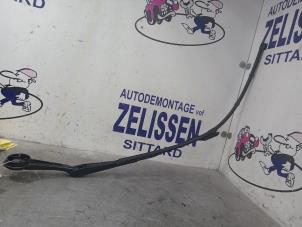 Usagé Bras essuie-glace avant Ford Focus 3 Wagon 1.6 TDCi Prix € 15,75 Règlement à la marge proposé par Zelissen V.O.F. autodemontage