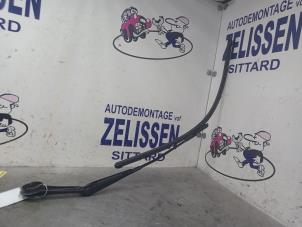 Usagé Bras essuie-glace avant Ford Focus 3 Wagon 1.6 TDCi Prix € 15,75 Règlement à la marge proposé par Zelissen V.O.F. autodemontage