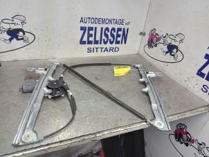 Usagé Mécanique vitre 2portes avant gauche Mitsubishi Colt (Z2/Z3) 1.3 16V Prix € 47,25 Règlement à la marge proposé par Zelissen V.O.F. autodemontage
