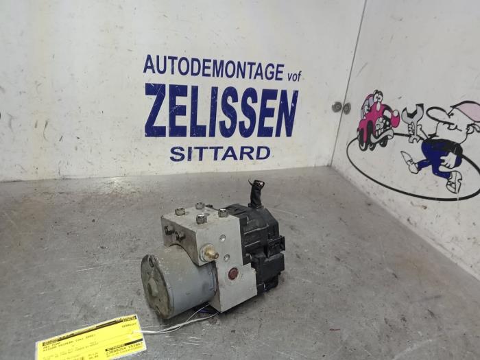 Używane Pompa ABS Nissan Primera (P11) 1.8 16V Cena € 99,75 Procedura marży oferowane przez Zelissen V.O.F. autodemontage