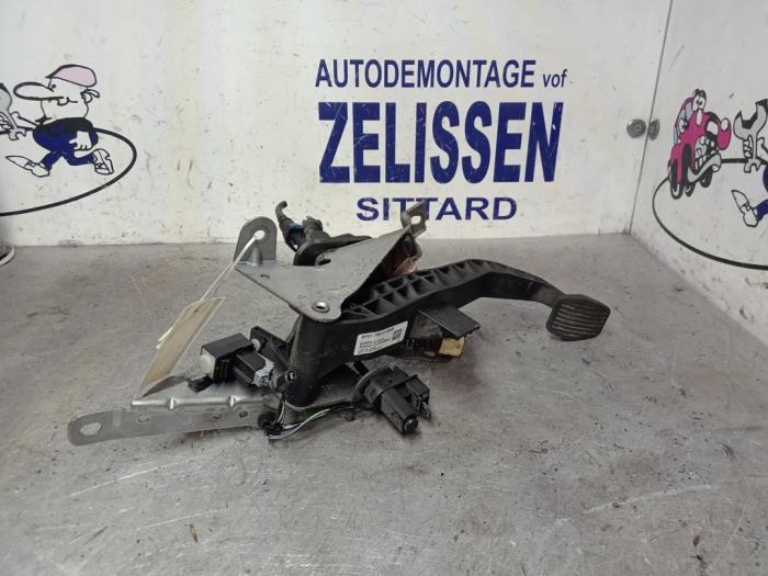 Używane Pedal sprzegla Suzuki Alto (RF410) 1.1 16V Cena € 52,50 Procedura marży oferowane przez Zelissen V.O.F. autodemontage