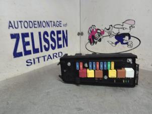 Used Fuse box Opel Vectra C Caravan 3.2 V6 24V Price € 36,75 Margin scheme offered by Zelissen V.O.F. autodemontage