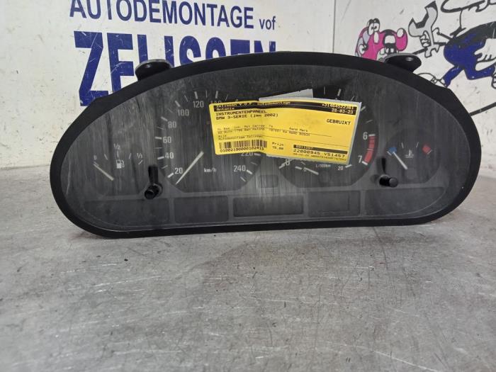 Instrument panel from a BMW 3 serie Compact (E46/5) 316ti 16V 2002