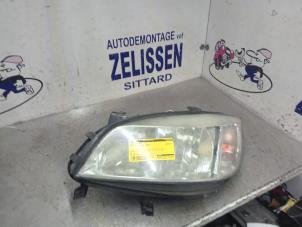 Usagé Optique avant principal gauche Opel Zafira (F75) 1.8 16V Prix € 36,75 Règlement à la marge proposé par Zelissen V.O.F. autodemontage